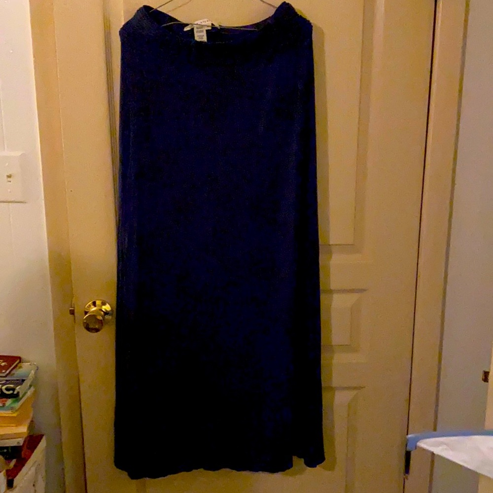 💜 3/$15 Navy Maxi skirt by Max Studio